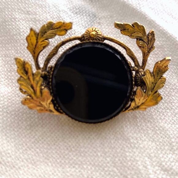 Vintage black onyx, leaf brooch, gold tone wreath pen with black cabochon. - Picture 16 of 16